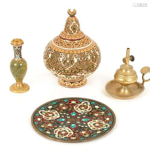 Dans le goût du Proche-Orient Petite assiette en cloisonné à...