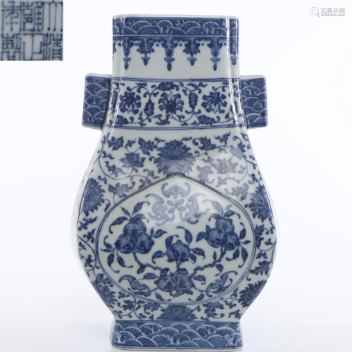 A Blue and White Arrow Vase Qing Dynasty