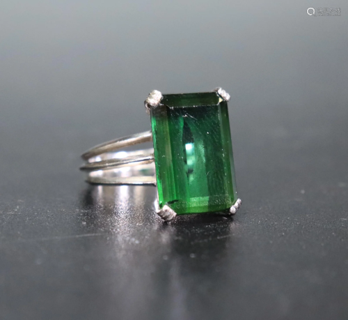 Emerald Cut Green Faceted White Gold 14K Ring