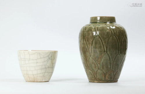 Chinese Song Celadon Porcelain Jar, Crackle Cup