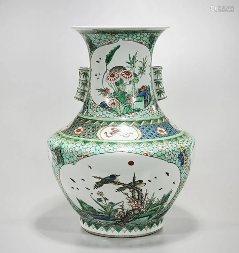 CHINESE ENAMELED PORCELAIN VASE