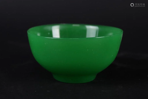 19TH C. ANTIQUE CHINESE GREEN PEKING GLASS BOWL