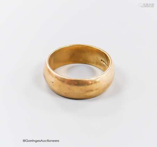 A modern 9ct gold wedding band, size T, 9.2 grams.