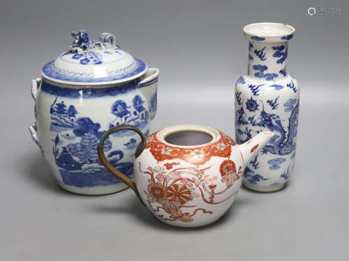 A Chinese blue and white lidded jar, a vase and a teapot, 18...