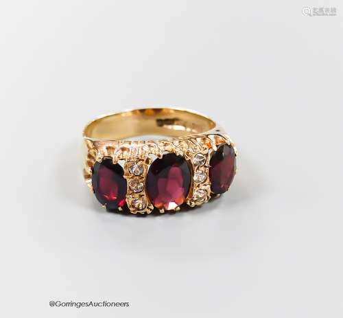 A modern 9ct gold and graduated three stone garnet set half ...