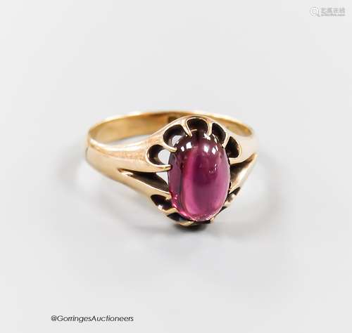 An Edwardian 9ct gold and cabochon garnet set dress ring, si...