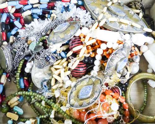 A mixed group of mainly costume jewellery including Venetian...