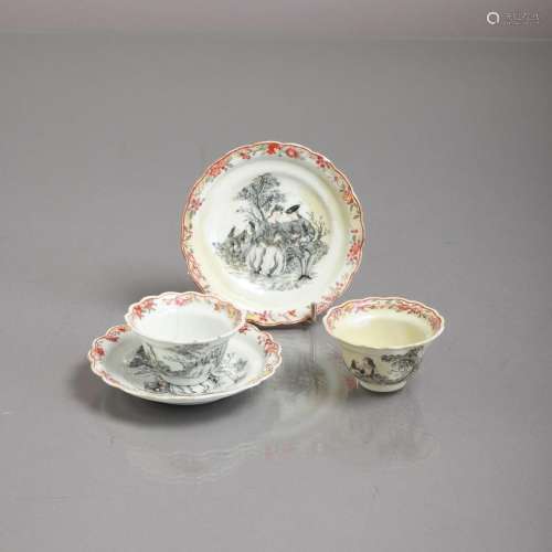 PAIR OF CUPS WITH LOBED SAUCER