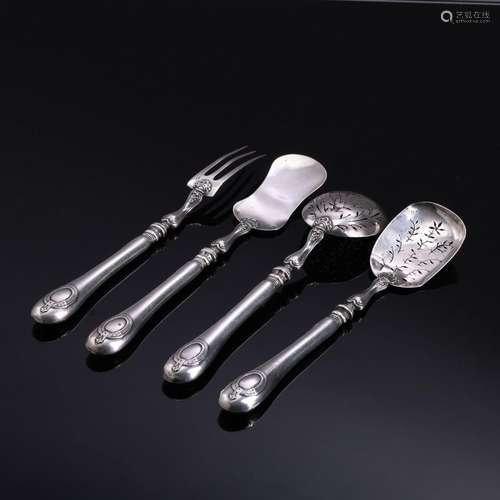 SET OF TWO SPOONS, SPATULA AND APPETIZER FORK