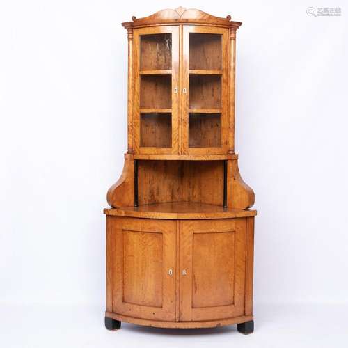 CORNER CABINET