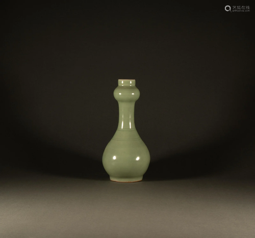 Song Dynasty - Celadon vase