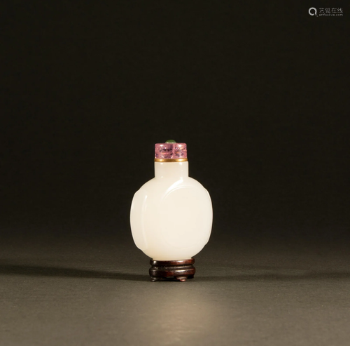 Qing Dynasty - Hetian jade snuff bottle