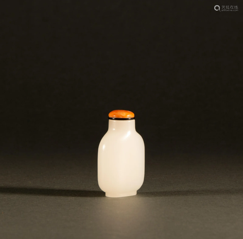 White jade snuff bottle from Hotan, Qing Dynasty