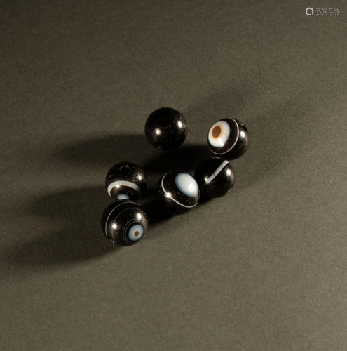 Tang Dynasty - Black and white agate beads