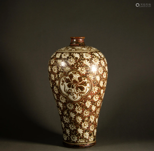 Song Dynasty - Vase with flower pattern