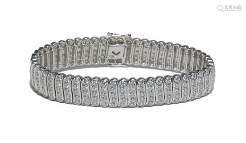 14K White Gold and 9 Carat Diamond Bracelet