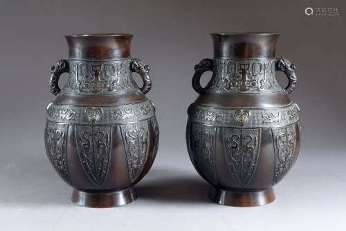 Paire de vases Hu, de style archaïque.