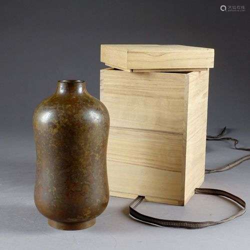 Vase à Ikebana de Forme cylindrique.
