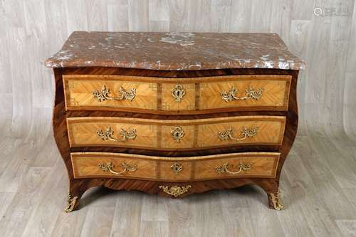 Commode de Style Louis XV.