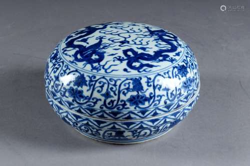 Boîte ronde en porcelaine de Chine.