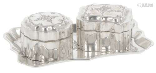 Miniature biscuit box set silver.