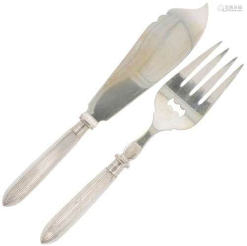 (2) piece silver fish cutlery.