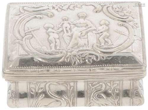 A small snuff box (18th century) silver.