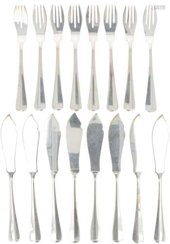 (16) piece set of fish cutlery 
