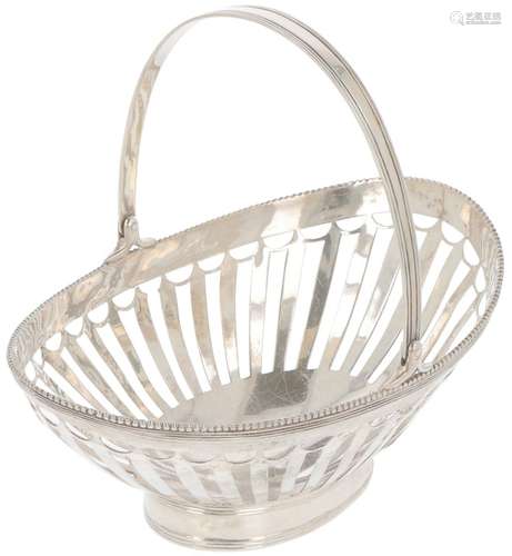 Bonbon handle basket silver.