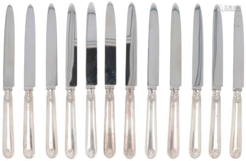 (12) piece set dinner knives silver.