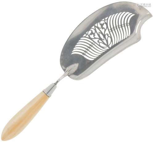 Fish slice silver.