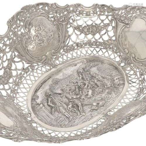 Bread basket silver.