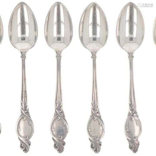 (8) piece set of dessert spoons silver.