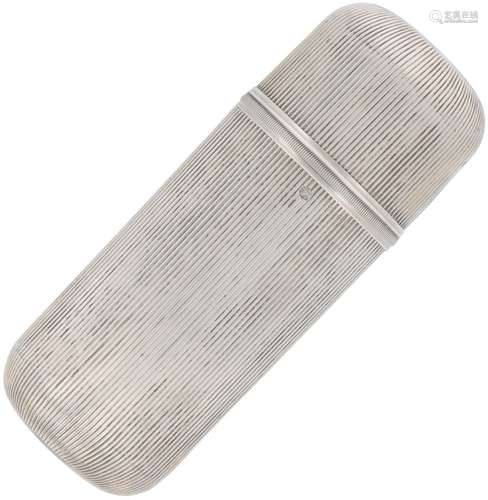 Glasses case silver.