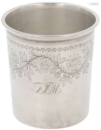 Drinking cup silver.