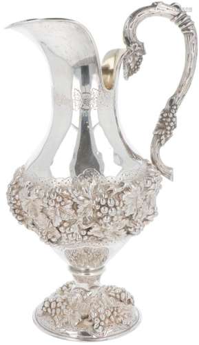 Wine decanter silver.