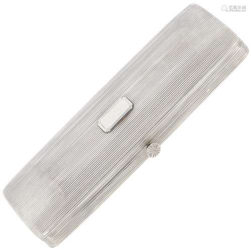 Glasses case silver.