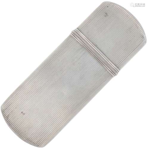 Glasses case silver.