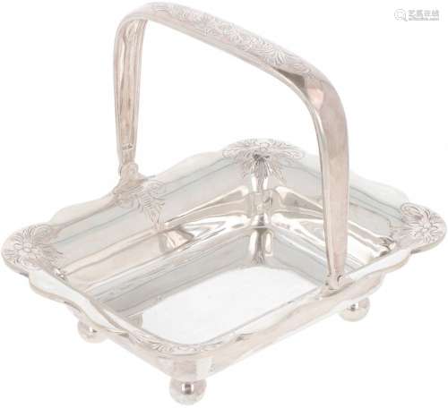 Bonbon handle basket silver.