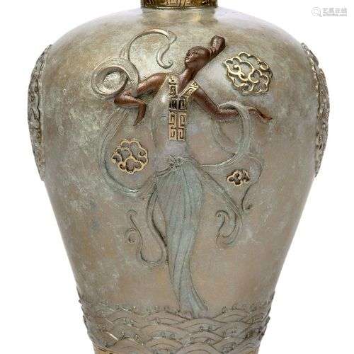 Erté (Romain de Tirtoff, Russe 1892-1990), vase en bronze 