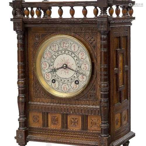 Elkington & Co, une horloge de cheminée en chêne d'après ou ...