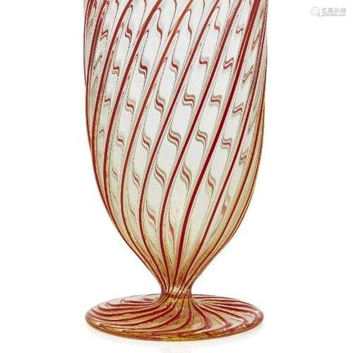 Lino Tagliapietra (Italien né en 1934), un vase en verre fin...