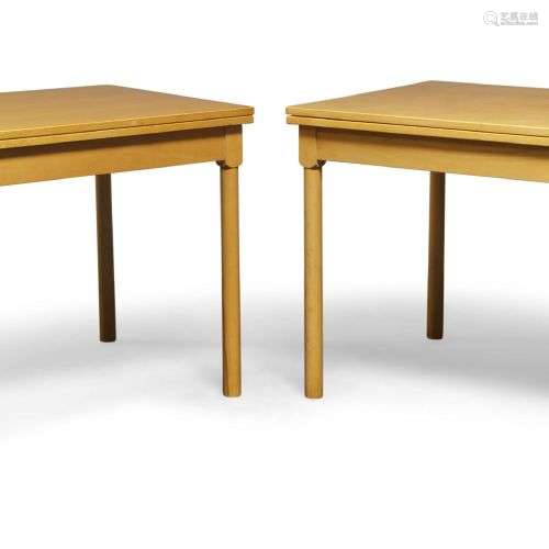 Børge Mogensen (danois 1914-1972), une paire de tables plian...