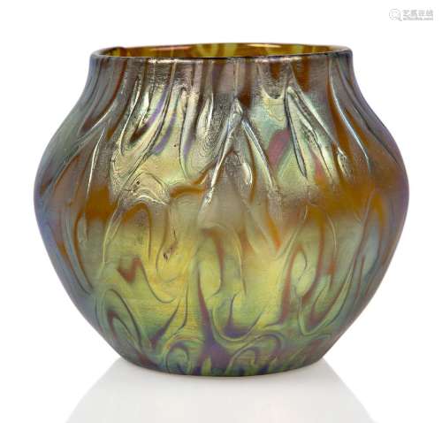 Loetz (Autriche), un vase en verre irisé Phaenomen, c.1898, ...