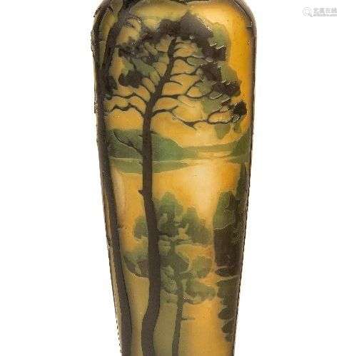 Muller Frères (français), un vase paysage en verre camée, ve...
