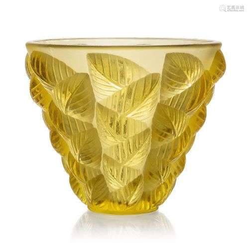 René Lalique (1860-1945), vase en verre jaune 