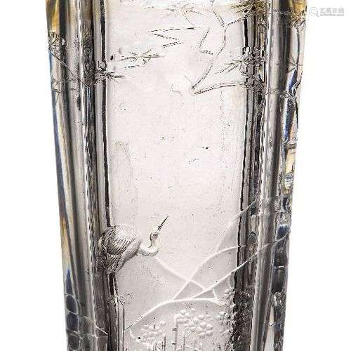 Baccarat (français fondé en 1764), un vase en verre gravé et...