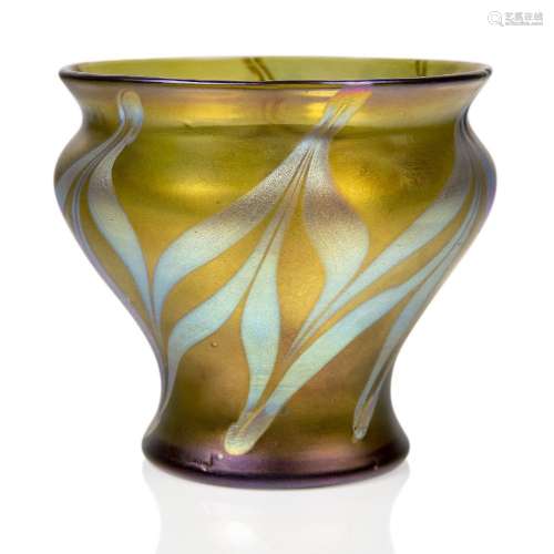 Loetz (Autriche), un vase en verre irisé Phaenomen, c.1901, ...