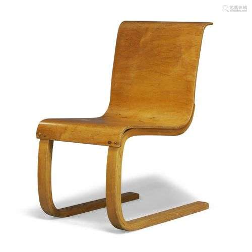 Alvar Aalto (finlandais, 1898-1976), chaise d'appoint en bou...