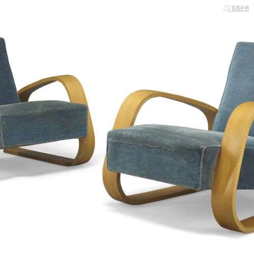 Attribuée à Alvar Aalto (finlandais 1898-1976), une paire de...